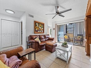 10641 SW 108th Ave, Unit 2E in Miami, FL - Building Photo - Building Photo