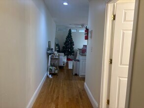 60 Egmont St, Unit 4 in Brookline, MA - Foto de edificio - Building Photo