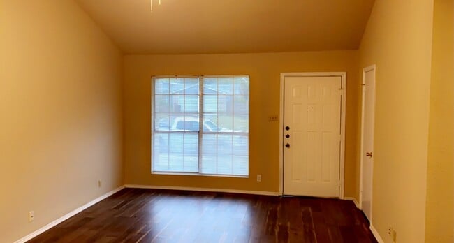 3329 Country View in Schertz, TX - Building Photo - Building Photo