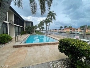 4525 Country Club Blvd in Cape Coral, FL - Building Photo - Building Photo