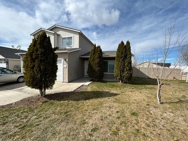 property at 681 SE D St