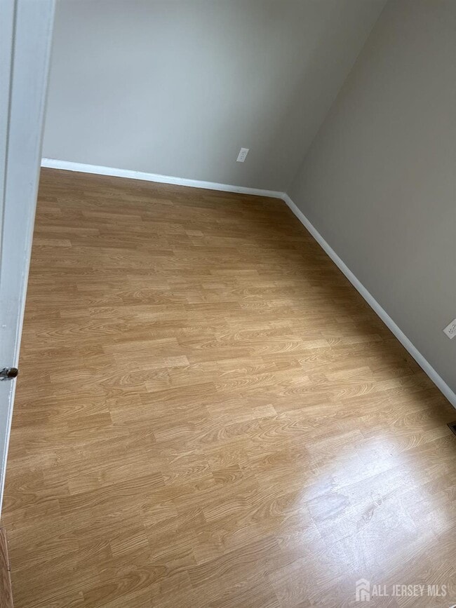 19 Woodbury Rd in Edison, NJ - Building Photo - Building Photo
