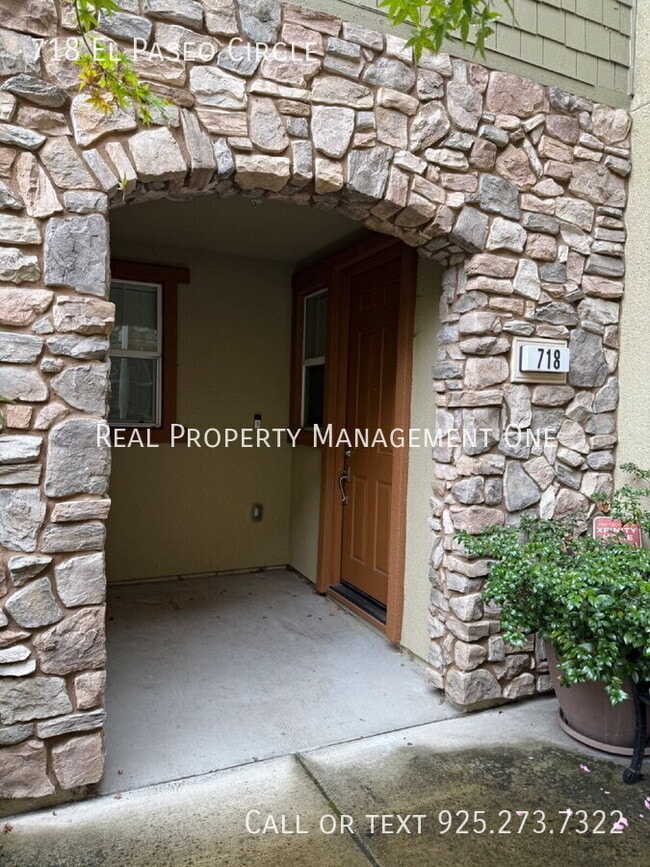 718 El Paseo Cir in Walnut Creek, CA - Building Photo - Building Photo
