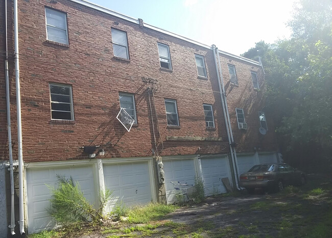 718 Pine St, Unit 2 in Darby, PA - Building Photo - Building Photo