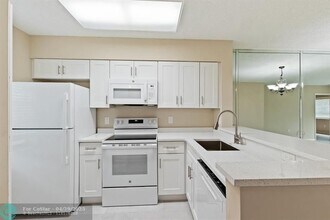 2236 N Cypress Bend Dr in Pompano Beach, FL - Building Photo - Building Photo