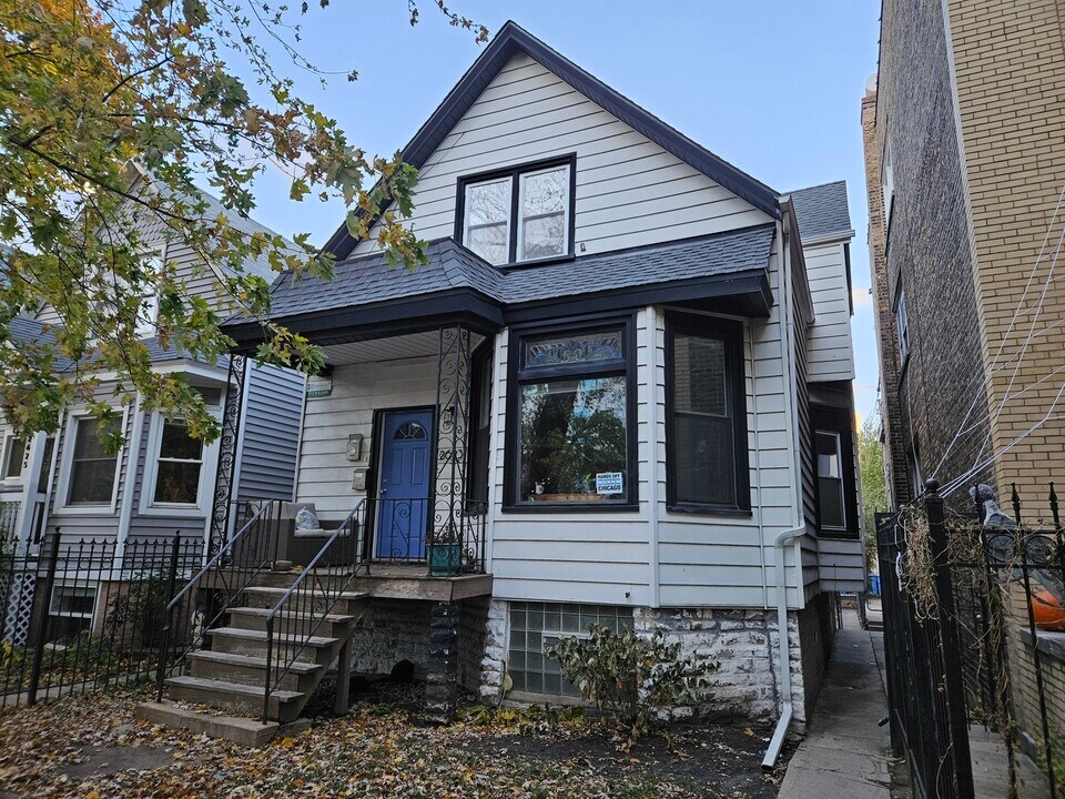 2623 N Emmett St in Chicago, IL - Building Photo