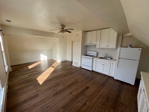 807 Pine St, Unit B in Eureka, CA - Building Photo - Building Photo