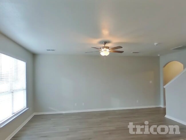 1335 Coltview Pl in Dallas, TX - Foto de edificio - Building Photo