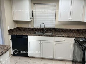 1435 SE 12th St in Cape Coral, FL - Foto de edificio - Building Photo