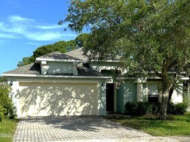 5615 Andrea St in Titusville, FL - Building Photo