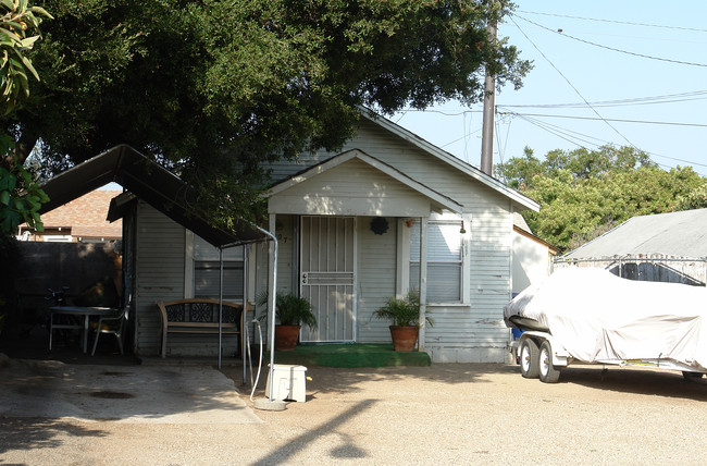 607 Sycamore St in Santa Paula, CA - Building Photo - Building Photo