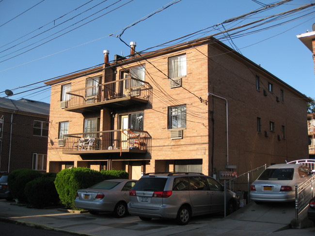 61-36 169th St in Flushing, NY - Building Photo - Building Photo