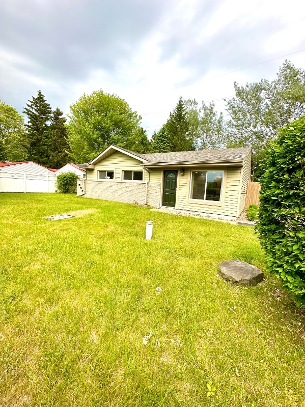 7850 Dubuque Rd in Clarkston, MI - Building Photo - Building Photo