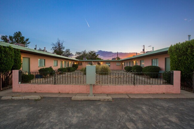 1027 Truman St SE in Albuquerque, NM - Building Photo - Building Photo