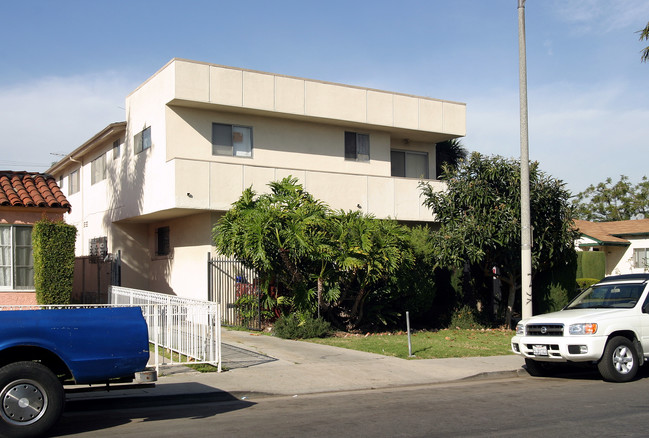 1935 S Holt Ave in Los Angeles, CA - Building Photo - Building Photo