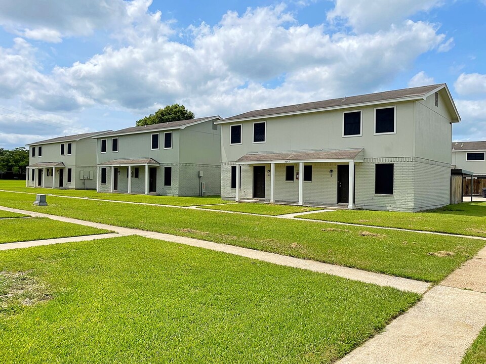 5915 Bedford Dr in Beaumont, TX - Foto de edificio