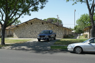 1100-1110 W 12th St in Merced, CA - Building Photo - Building Photo