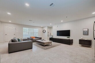 3618 Noah St in Houston, TX - Building Photo - Building Photo