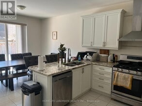 23 Boland Ct in Aurora, ON - Building Photo - Building Photo