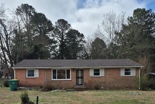 1760 Halcun Dr in Petersburg, VA - Building Photo