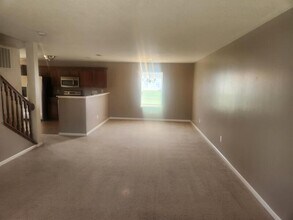 811 Daybreak Dr in Avon, IN - Foto de edificio - Building Photo