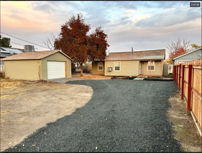 558 S Walnut St in Porterville, CA - Building Photo - Building Photo