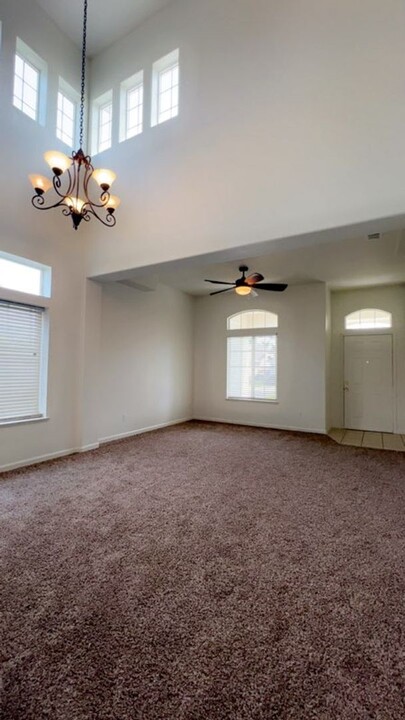 1321 Jenner Dr in Merced, CA - Building Photo