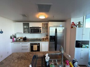 185 SW 7th St, Unit 703 in Miami, FL - Foto de edificio - Building Photo
