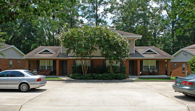 1913 Honeysuckle Dr in Tallahassee, FL - Building Photo - Building Photo