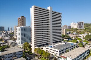 Camelot in Honolulu, HI - Building Photo