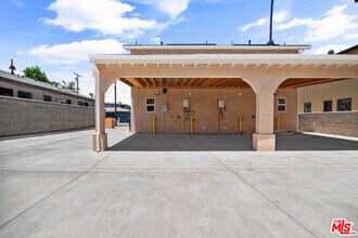 1120 W 110th St in Los Angeles, CA - Building Photo - Building Photo