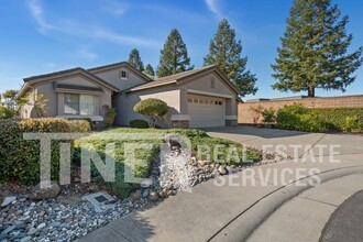 247 Bloomfield Ct in Lincoln, CA - Foto de edificio - Building Photo