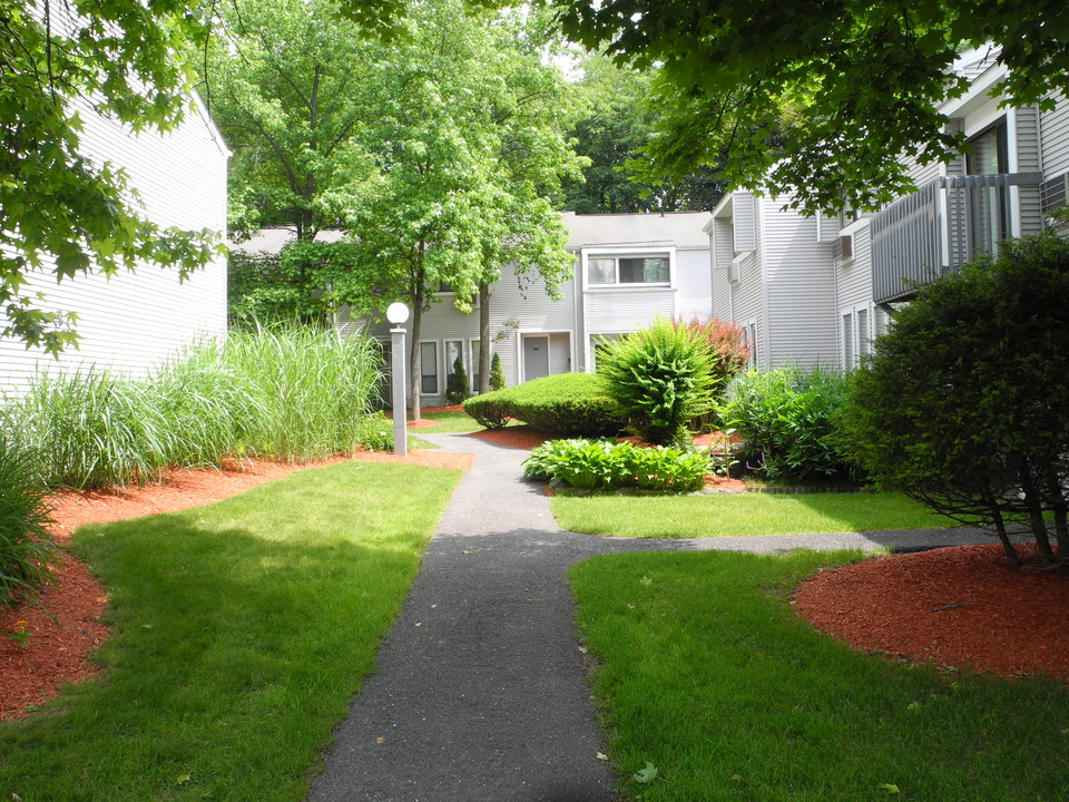 Cooper's Pond Townhomes in State College, PA - Building Photo