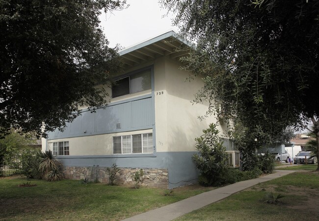 883 S Rebecca St in Pomona, CA - Building Photo - Building Photo