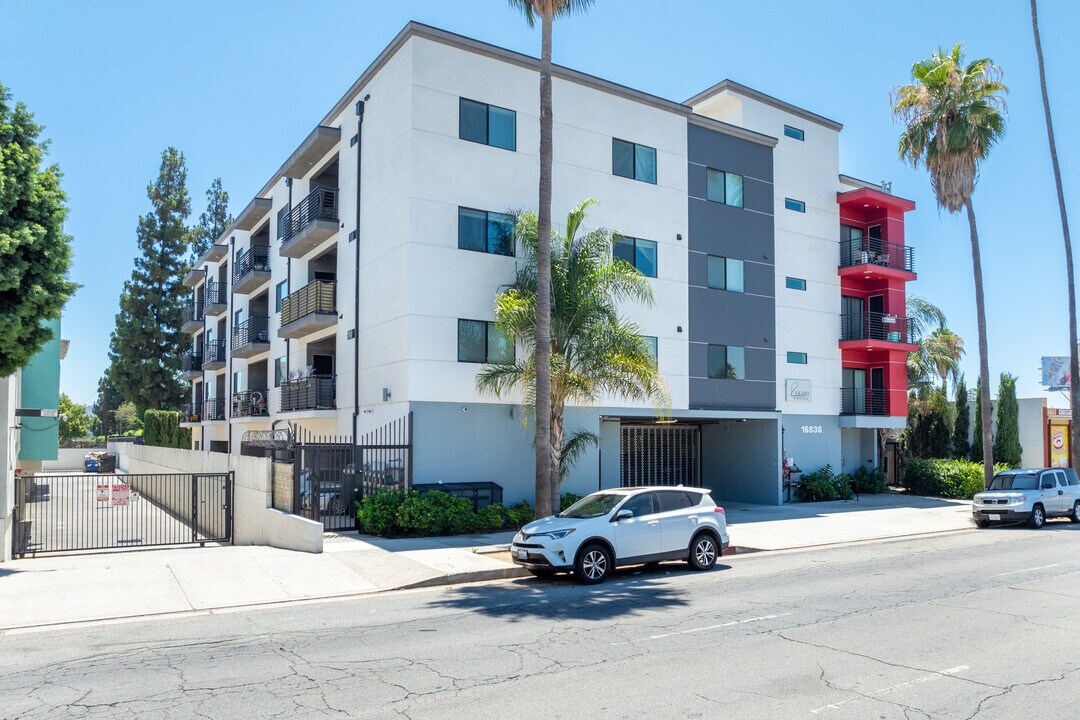 Sherman Villas in Lake Balboa, CA - Building Photo