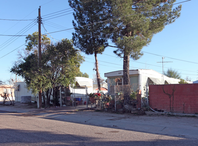 Skyline Vista Mobile Homes Park in Tucson, AZ - Building Photo - Building Photo