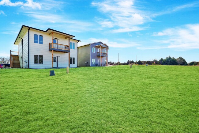 5402 N Gray Dr in Park City, KS - Foto de edificio - Building Photo