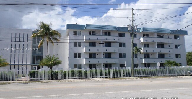11750 NE 16th Ave in Miami, FL - Building Photo - Building Photo