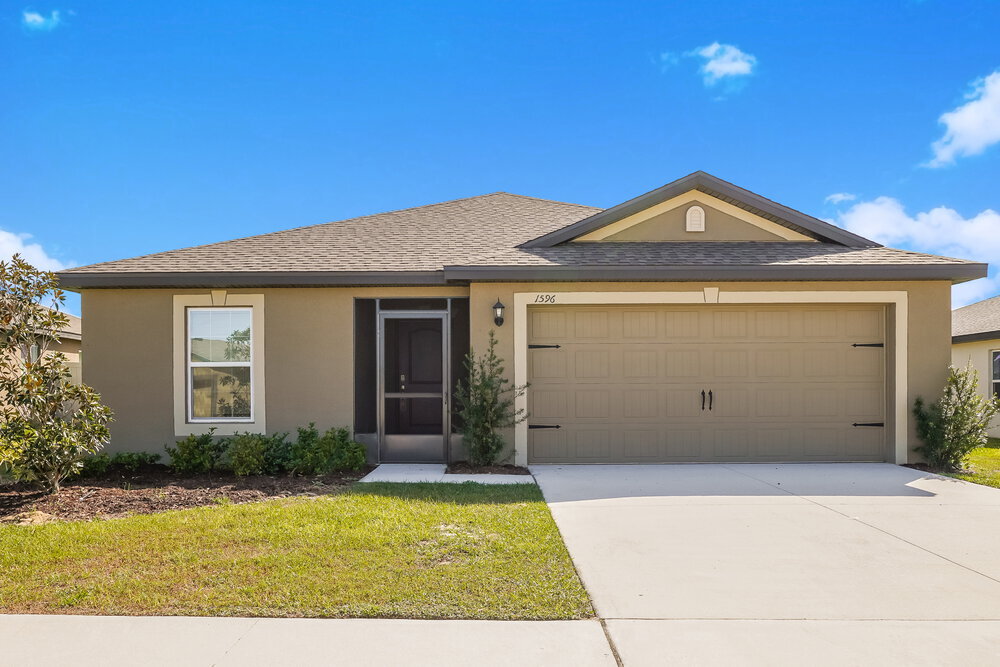 1596 Swan Lake Cir in Dundee, FL - Building Photo