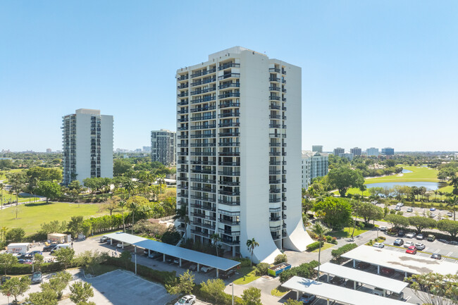 Lincoln Tower in West Palm Beach, FL - Building Photo - Building Photo