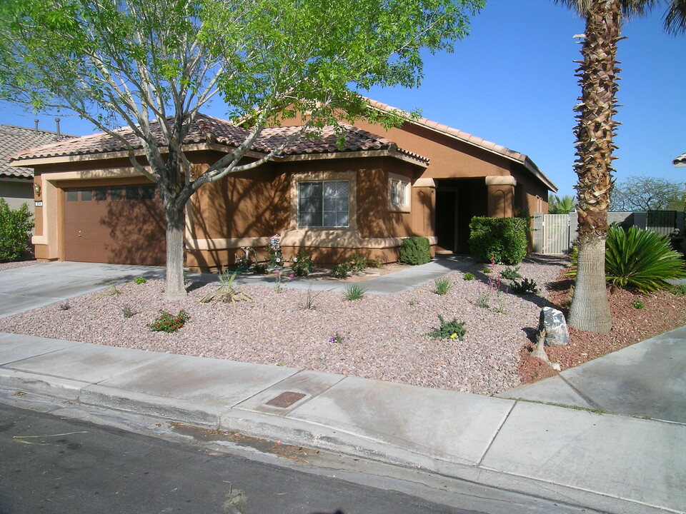 804 Royal Plum Ln in Las Vegas, NV - Building Photo