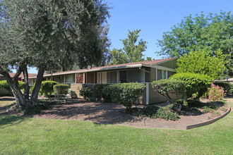 Laurel Glen in Merced, CA - Foto de edificio - Building Photo