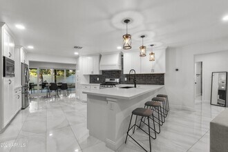 3938 E Cheery Lynn Rd in Phoenix, AZ - Foto de edificio - Building Photo