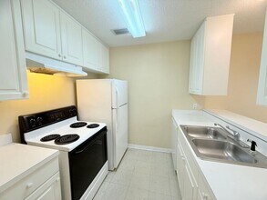 2002 Wyatt St in Pensacola, FL - Building Photo - Building Photo