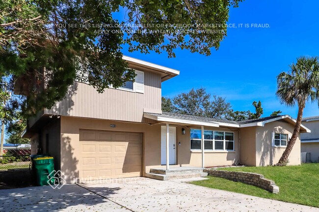 8541 Jacaranda Ave in Seminole, FL - Foto de edificio - Building Photo