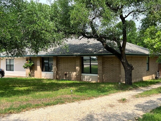 property at 209 Oak Crest Ln