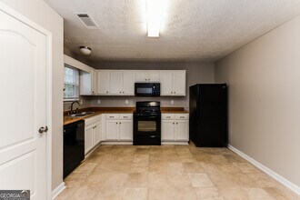 2977 Fields Dr in Stonecrest, GA - Building Photo - Building Photo