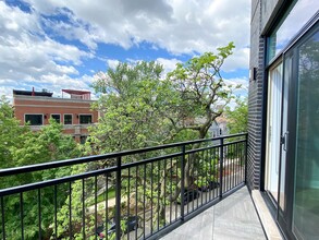 1058 W Cornelia Ave, Unit 503 in Chicago, IL - Building Photo - Building Photo