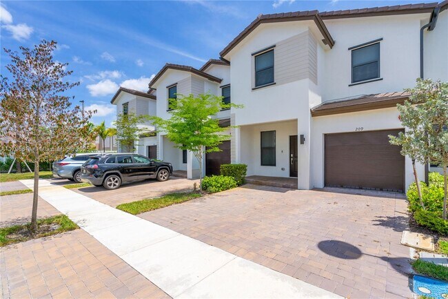 209 SW 159th Way in Pembroke Pines, FL - Building Photo - Building Photo