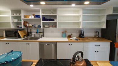 4157 SE Brooklyn St, Unit The Roost- Sunny 2B2b in Portland, OR - Building Photo - Building Photo